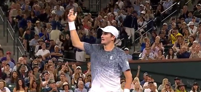 世界杯手机观看-对面是世界第二，那又怎样？19岁丰塞卡让世界屏住呼吸|辛纳|扬尼克-辛纳|ATP|德约科维奇|比赛_新浪体育_新浪新闻